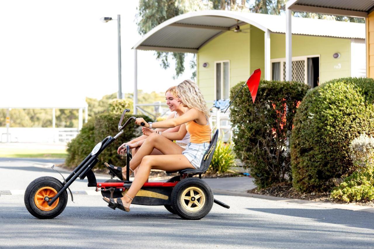 Big4 Deniliquin Holiday Park Exteriör bild