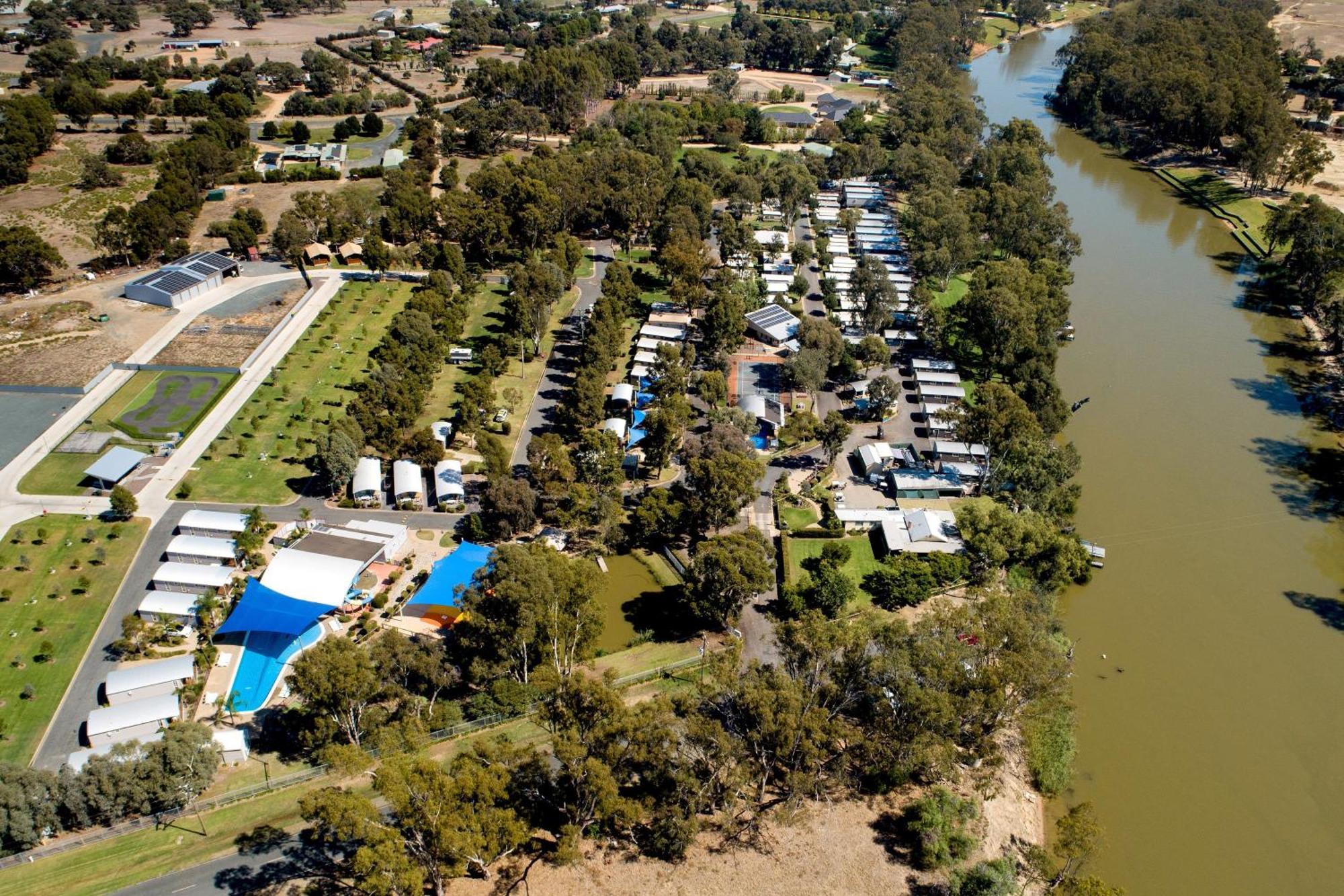 Big4 Deniliquin Holiday Park Exteriör bild