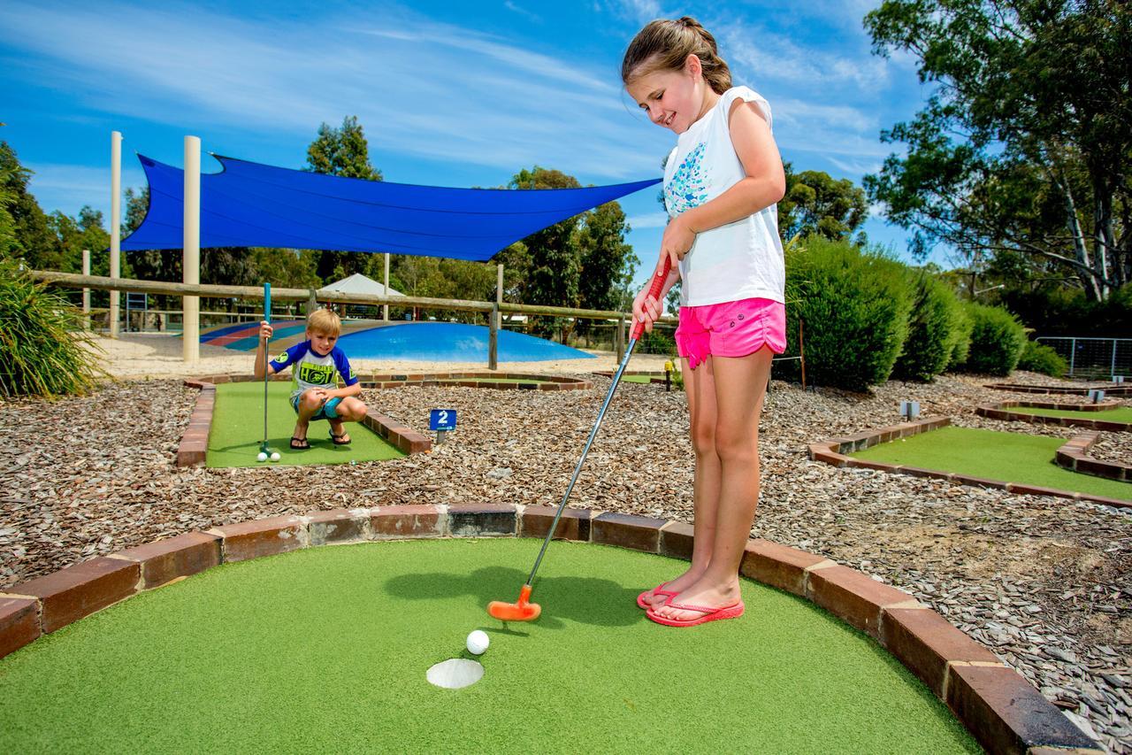 Big4 Deniliquin Holiday Park Exteriör bild